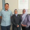 DPRD Kota Cimahi Fraksi Golkar-PAN DPRD Kota Cimahi, Yun Susilowati Ramdani (tengah) bersama Sekretaris Fraksi