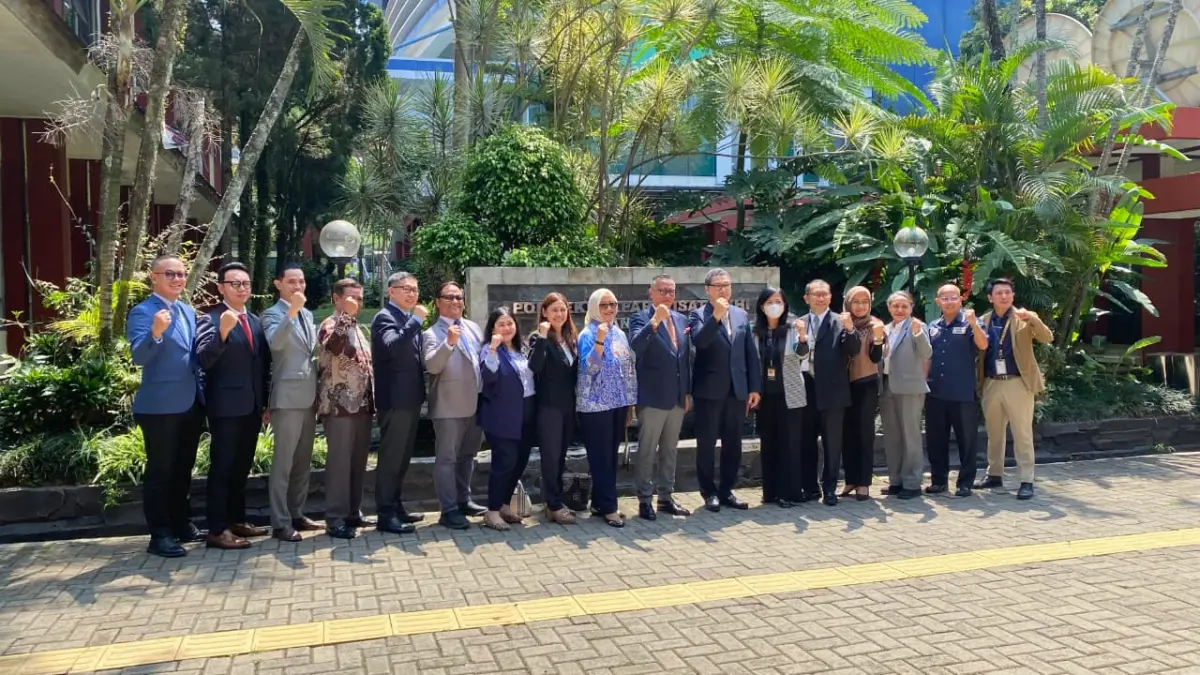 Wyndham Casablanca Jakarta Gandeng NHI Bandung, Siapkan Ruang Praktik Berstandar Hotel Bintang Lima Wyndham Casablanca Jakarta bersama jajaran civitas Politeknik Pariwisata (Poltekpar) NHI Bandung berfoto bersa
