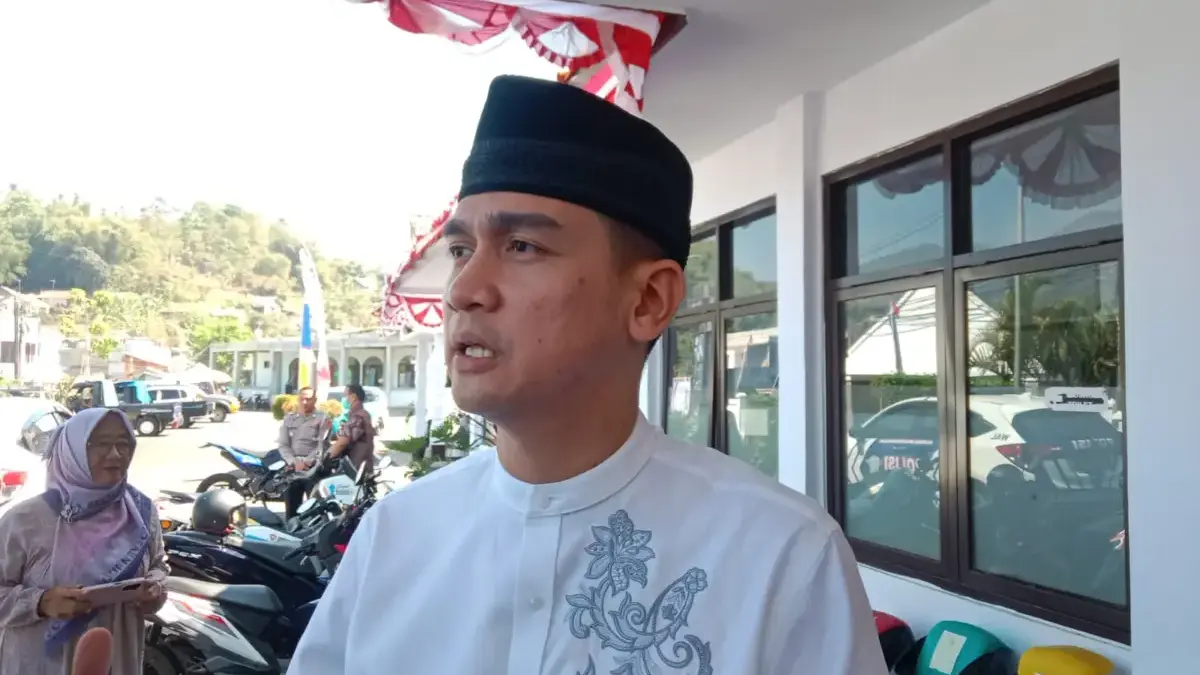 Wakil Bupati Sumedang, Fajar Aldila ketika dijumpai di Kecamatan Sukasari terkait isu miring yang menyeret nam