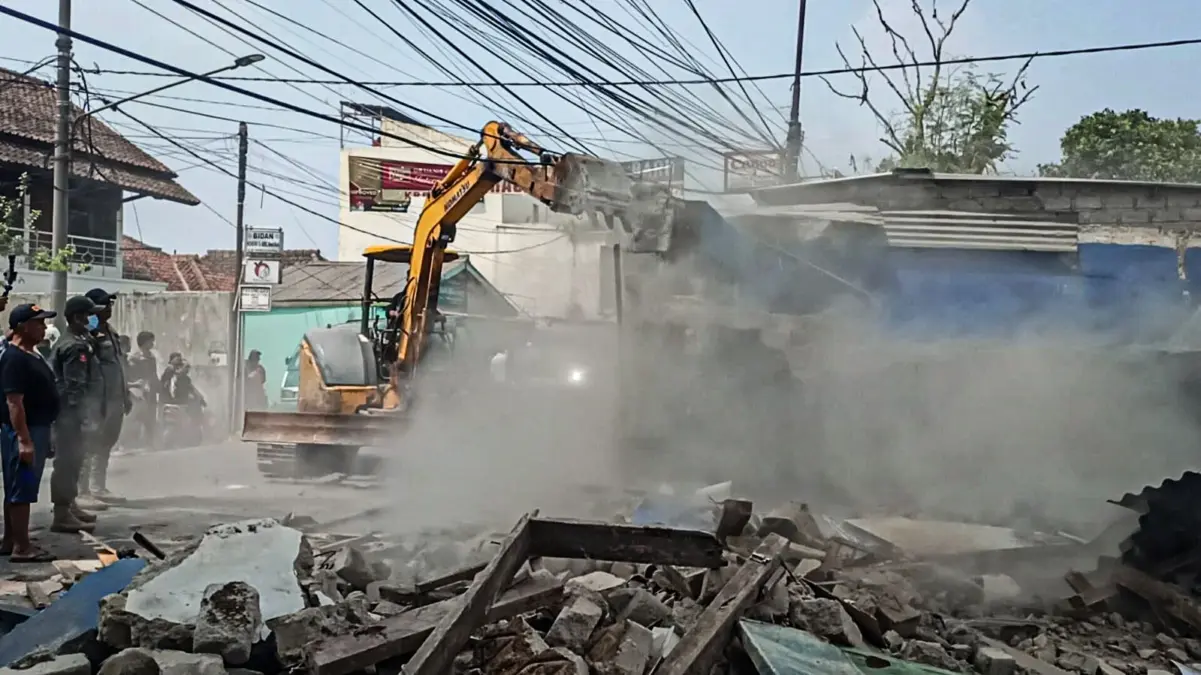16 Bangunan Liar di Sudimampir Padalarang Dibongkar Paksa 16 Bangunan Liar di Sudimampir Padalarang Dibongkar Paksa