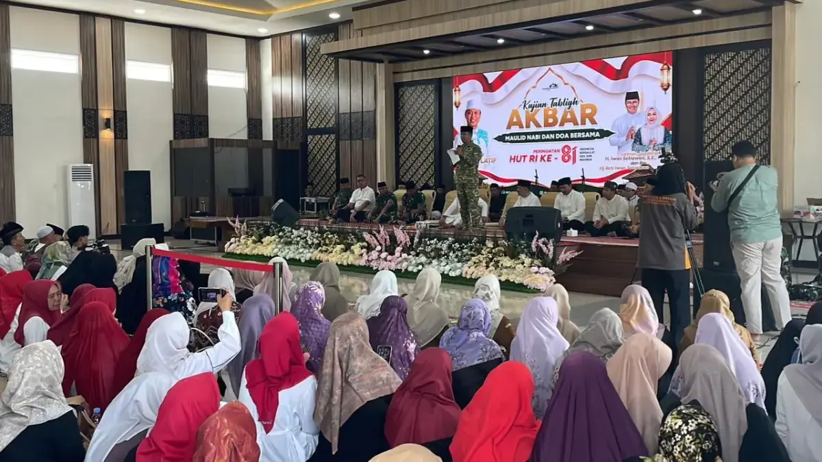 Tabligh Akbar HUT ke-81 RI dan Maulid Nabi Digelar di Ciwidey, Danpussenif: 3.000 Jemaah Turut Hadir Tabligh Akbar HUT ke-81 RI dan Maulid Nabi Digelar di Ciwidey, Danpussenif: 3.000 Jemaah Turut Hadir