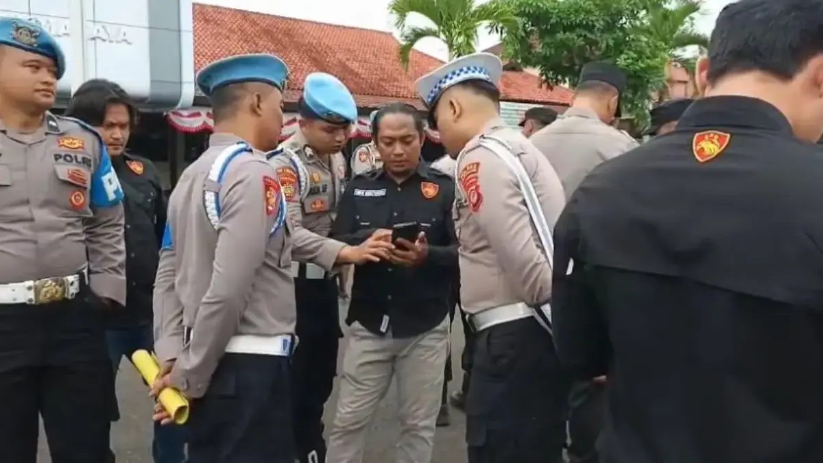 Cegah Polisi Main Judol, Propam Polres Tasikmalaya Mendadak Periksa HP Seluruh Personel Propam Polres Tasikmalaya Cek HP Anggota Cegah Judol/Foto: Hendi/Jabar Ekspres