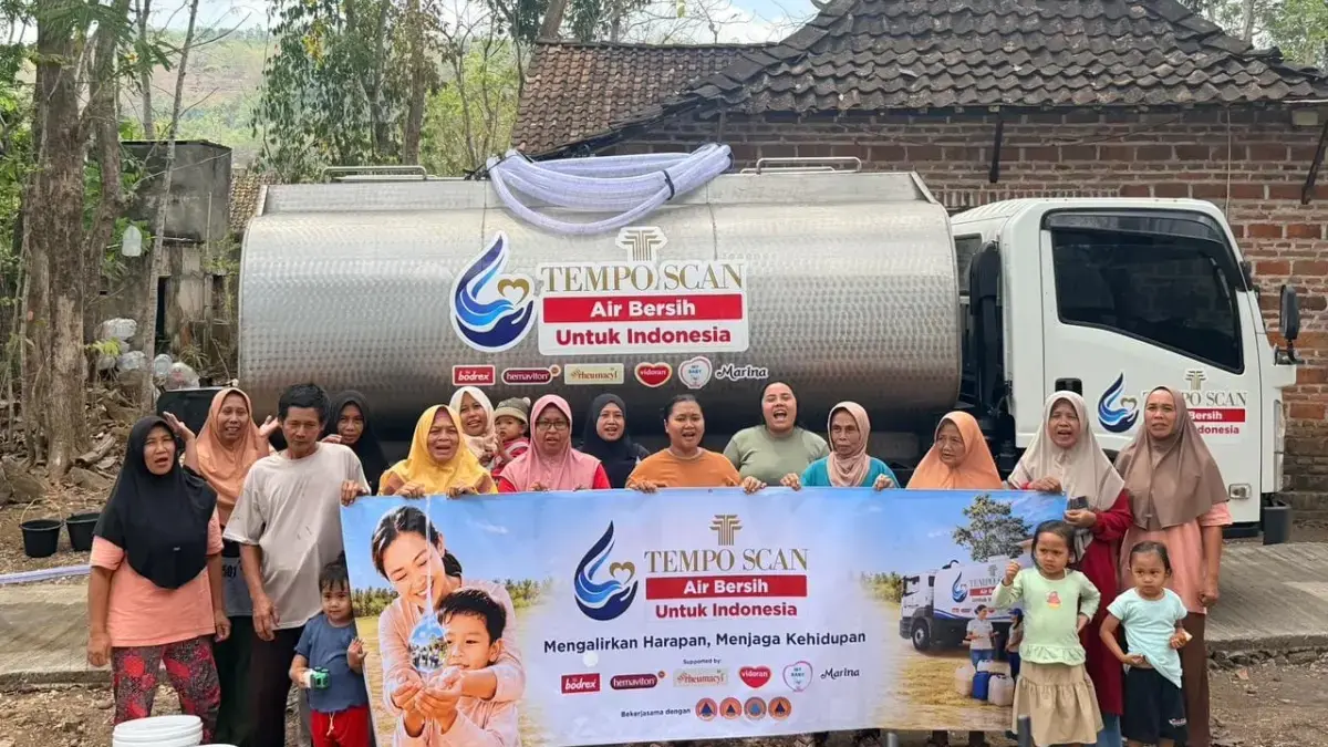 Kemarau Ekstrem Melanda, Tempo Scan Salurkan 640 Ribu Liter Air Bersih ke 40 Titik di Indonesia Kemarau Ekstrem Melanda, Tempo Scan Salurkan 640 Ribu Liter Air Bersih ke 40 Titik di Indonesia