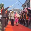 Suasana Firewell Parade pada proses penyambutan Kapolres Tasikmalaya AKBP Ade Papa Rihi, S.H.,