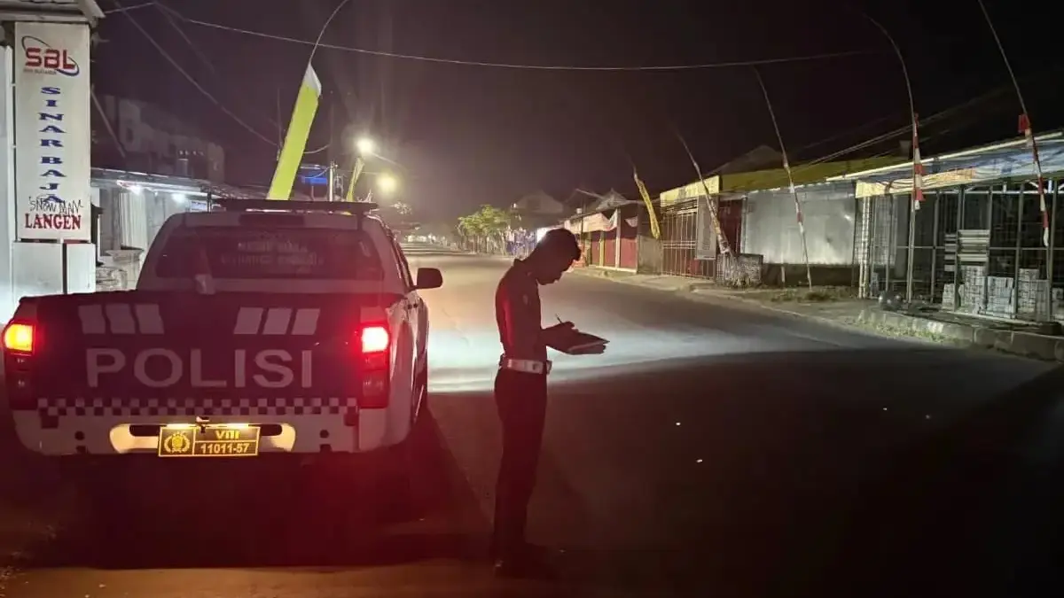 Polisi saat olah TKP kecelakaan maut antara pengendara sepeda motor di Kecamatan Langensari Kota Banjar. (Isti