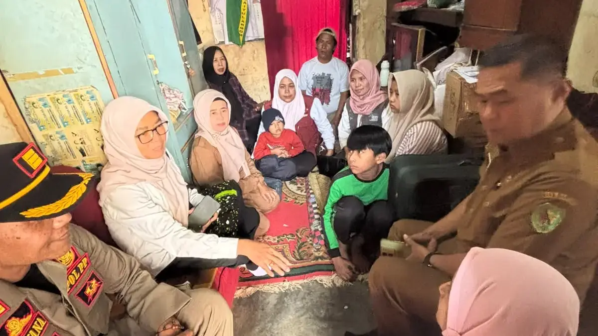 Tak Sekadar Bantuan Logistik, Sentra Abiyoso Siapkan Hunian Sementara dan Pendampingan Menyeluruh bagi Korban Sentra Abiyoso saat Melakukan Asesmen pada Korban Kebakaran di Kabupaten Bandung (Dok Humas Sentra Abiyoso Cim