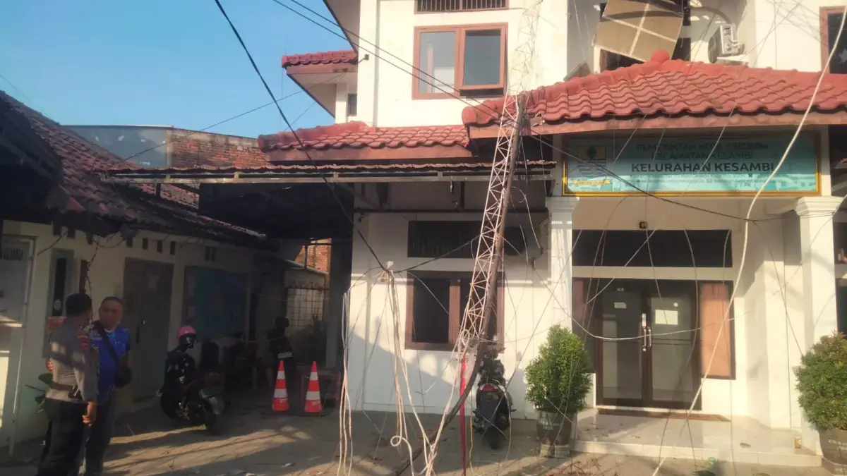 Tower 30 Meter Roboh Saat Dibongkar, Satu Pekerja Tewas dan Satu Luka Parah