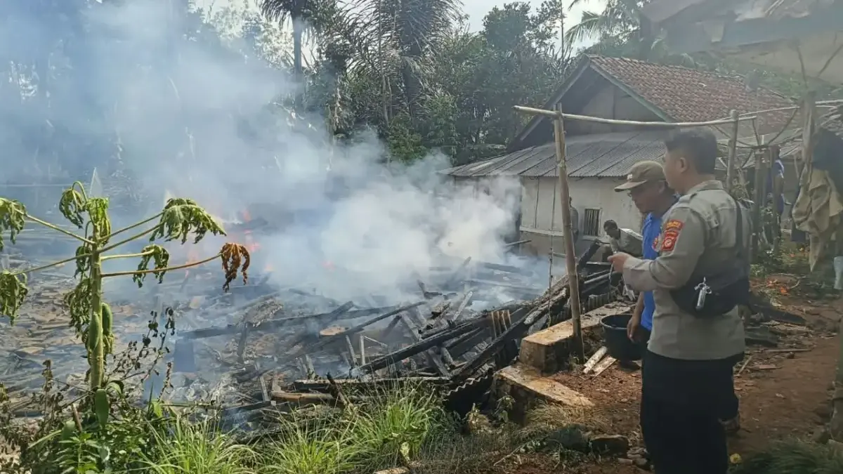 Kebakaran di Bojonggambir Tasikmalaya. Foto : Dok. Polsek Bojonggambir