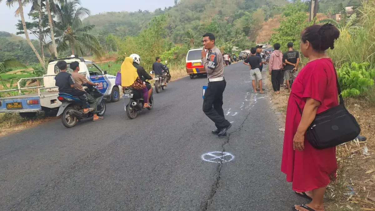 Kecelakaan Maut di Jalan Wado-Darmaraja Sumedang, 2 Perempuan Pegawai PNM Meninggal Dunia Kecelakaan lalu lintas di Jalan Raya Wado-Darmaraja, tepatnya di Blok Cisinduk, Dusun Sukamanah RT04 RW03, Des