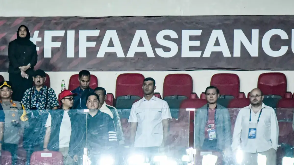 Erick Thohir Apresiasi Antusiasme Penonton FIFA ASEAN Cup di Jalak Harupat Menteri Pemuda dan Olahraga sekaligus Ketua Umum PSSI Erick Thohir (kiri) menyaksikan pertandingan lanjutan G