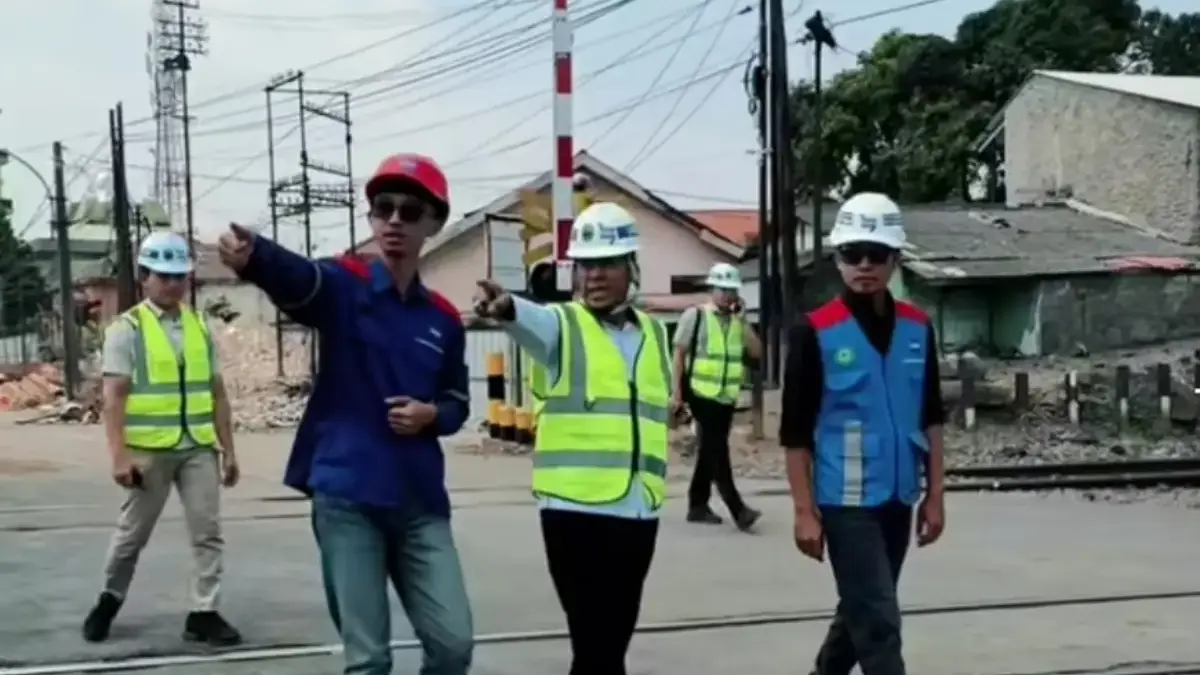 Nama Ngatiyana Dicatut dalam Proyek Underpass Gatsu? Ini Pesan Tegas Sang Wali Kota Screenshot Video Wali Kota Cimahi, Ngatiyana saat Meninjau Preoyek Pembangunan Underpass Gatot Subroto (Sumber