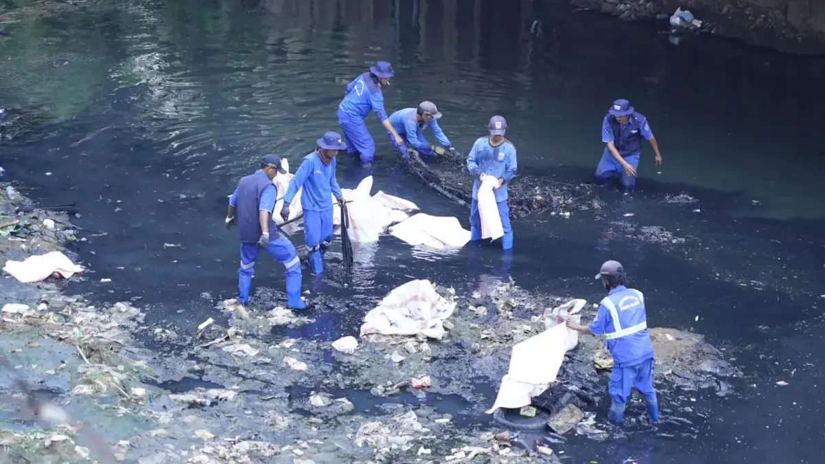 Peringati Hari Sungai dan World Cleanup Day, TelkomGroup Angkut bersih sungai