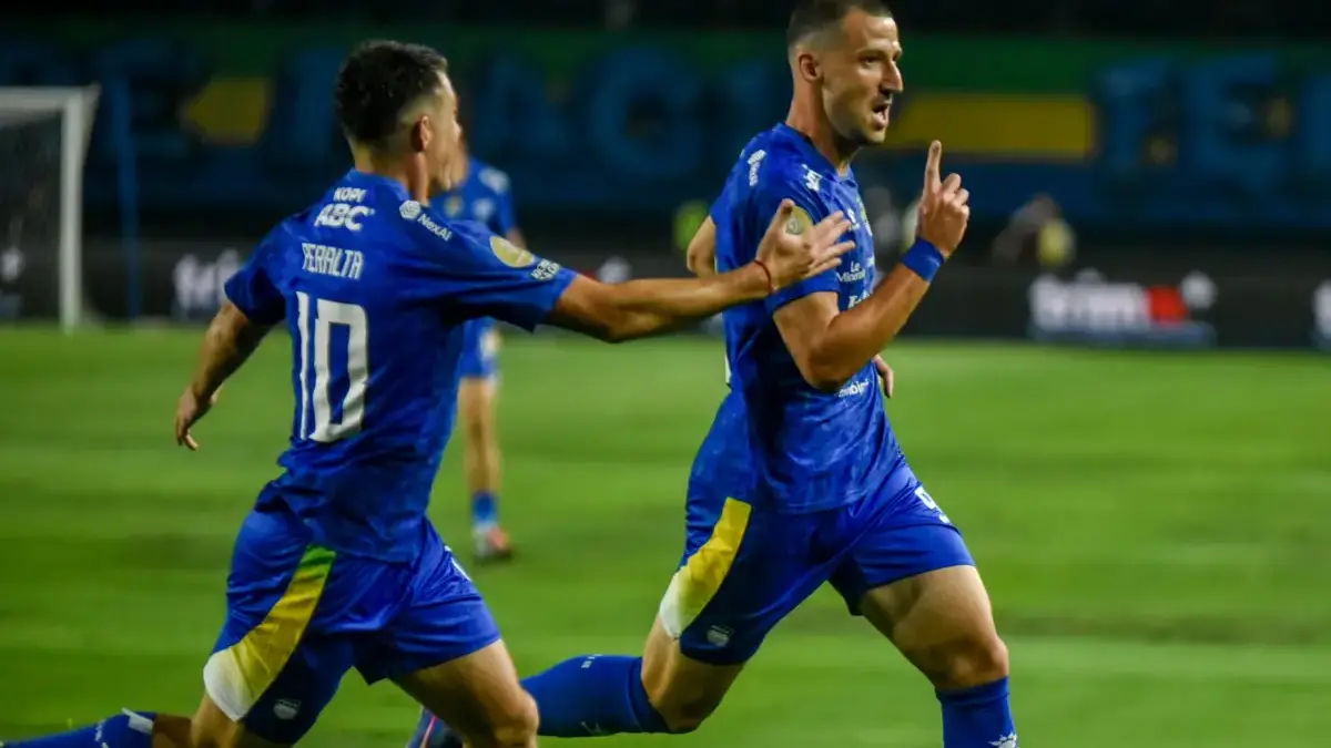 REMONTADA DI GBLA! Persib Buka BRI Super League 2026/2027 dengan Kemenangan Kontra PSM Makassar Persib