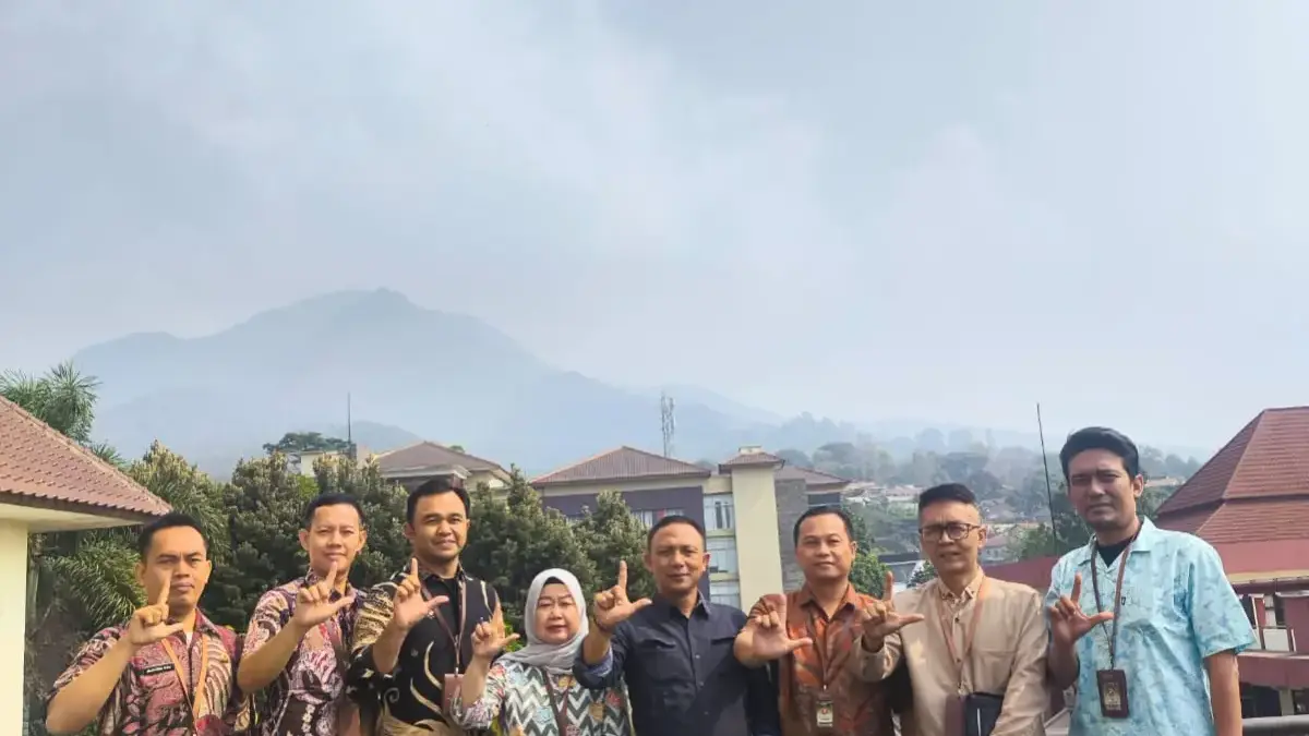 Abu Vulkanik Anak Krakatau: Waspada Bersama, Lindungi Bandung Abu vulkanik