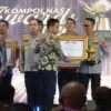 Kapolres Banjar AKBP Didi Dewantoro saat menerima piagam penghargaan juara nasional Kompolnas Award 2026 Kateg
