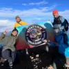 Hanif dan Frizka (depan) di puncak Gunung Kerinci, Juni 2025/Ist