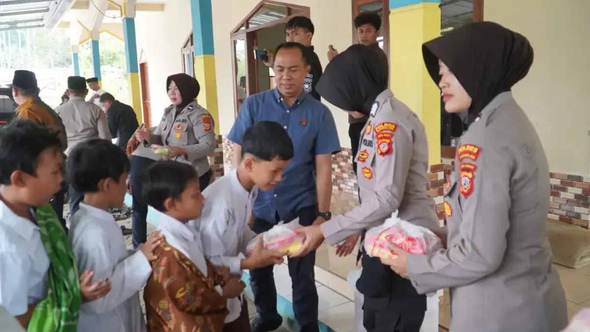 Jumat Keliling Polres Tasikmalaya, Polisi Hadir di Tengah Warga Jumat Keliling Polres Tasikmalaya, Polisi Hadir di Tengah Warga