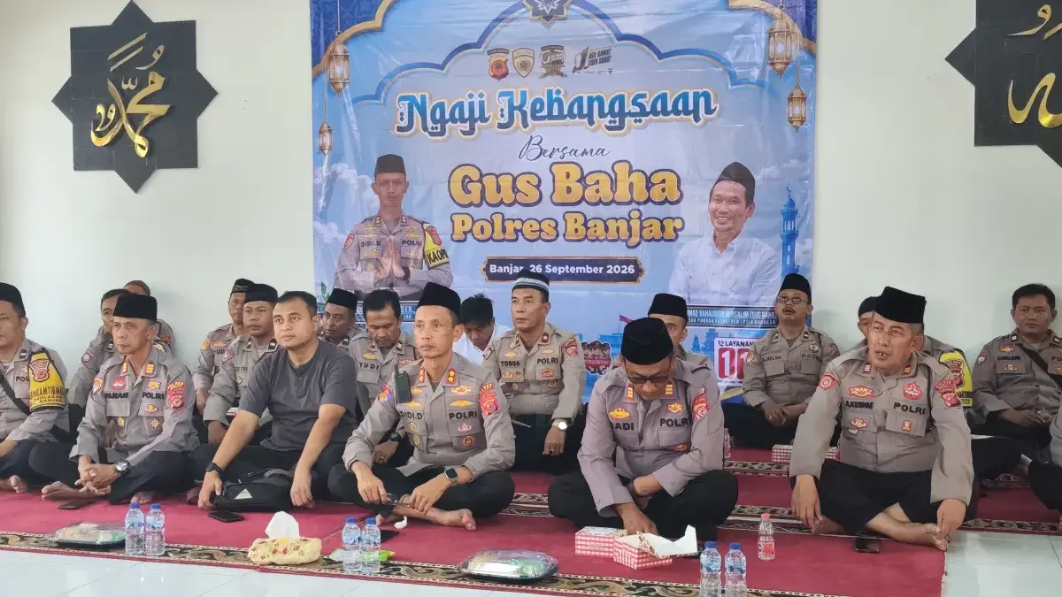 Polres Banjar Ikuti Ngaji Kebangsaan Bersama Gus Baha Jajaran Polres Banjar mengikuti ngaji kebangsaan bersama Gus Baha melalui media daring. (Ceceo Herdi/Jabar Eks