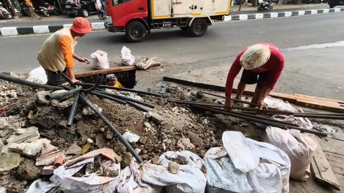Program penataan jaringan kabel telekomunikasi yang digulirkan Pemkot Bandung mulai menyisakan persoalan tekni