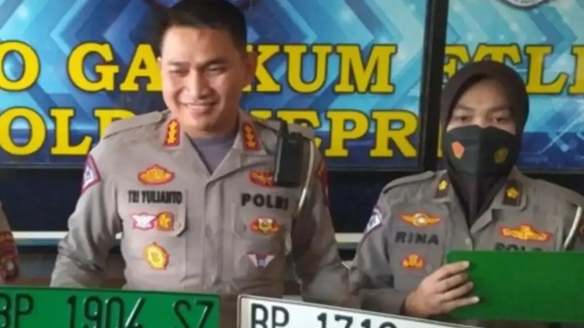 Viral Kendaraan Pakai Pelat Nomor Hijau, Ini Arti dan Aturannya 