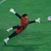 Kiper Muda Fitrah Maulana Berpotensi Kembali Main Starter di Laga Persija vs Persib
