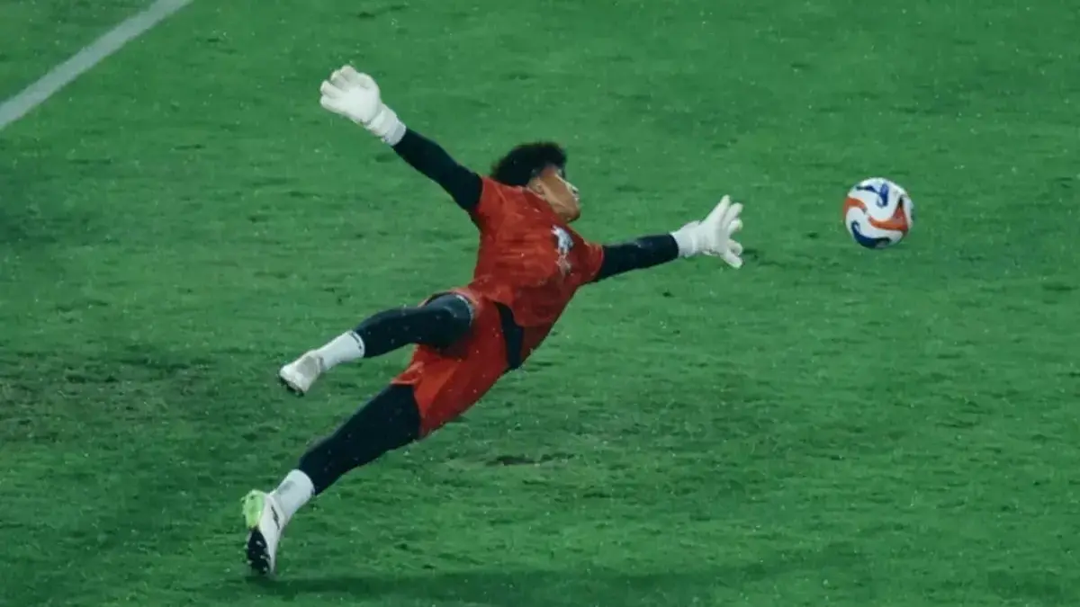 Kiper Muda Fitrah Maulana Berpotensi Kembali Main Starter di Laga Persija vs Persib Kiper Muda Fitrah Maulana Berpotensi Kembali Main Starter di Laga Persija vs Persib