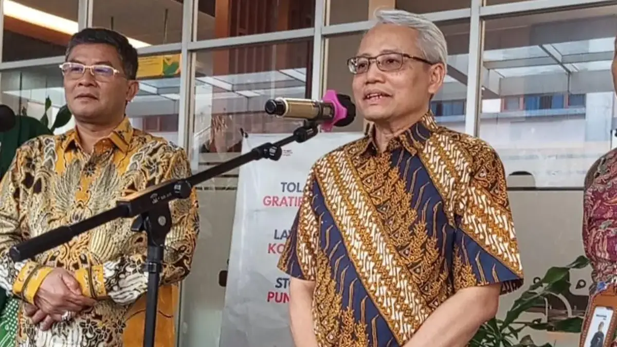 Wagub Erwan Setiawan dan Sekjen Kemenkes Kunta saat di Dinkes Jabar. (son)