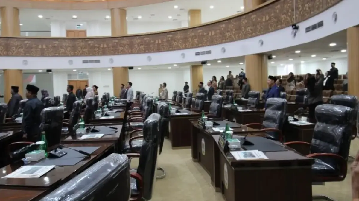 Sikap Ketua DPRD KBB Bikin Roda Pemerintahan Terancam Lumpuh Wacana pergantian Sekretaris Daerah (Sekda) Kabupaten Bandung Barat (KBB) yang dilemparkan memicu ketegangan p