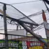 Hujan Deras Disertai Angin Kencang di Bandung, Reklame Jalan Ibrahim Adjie Patah Nyaris Timpa Bangunan
