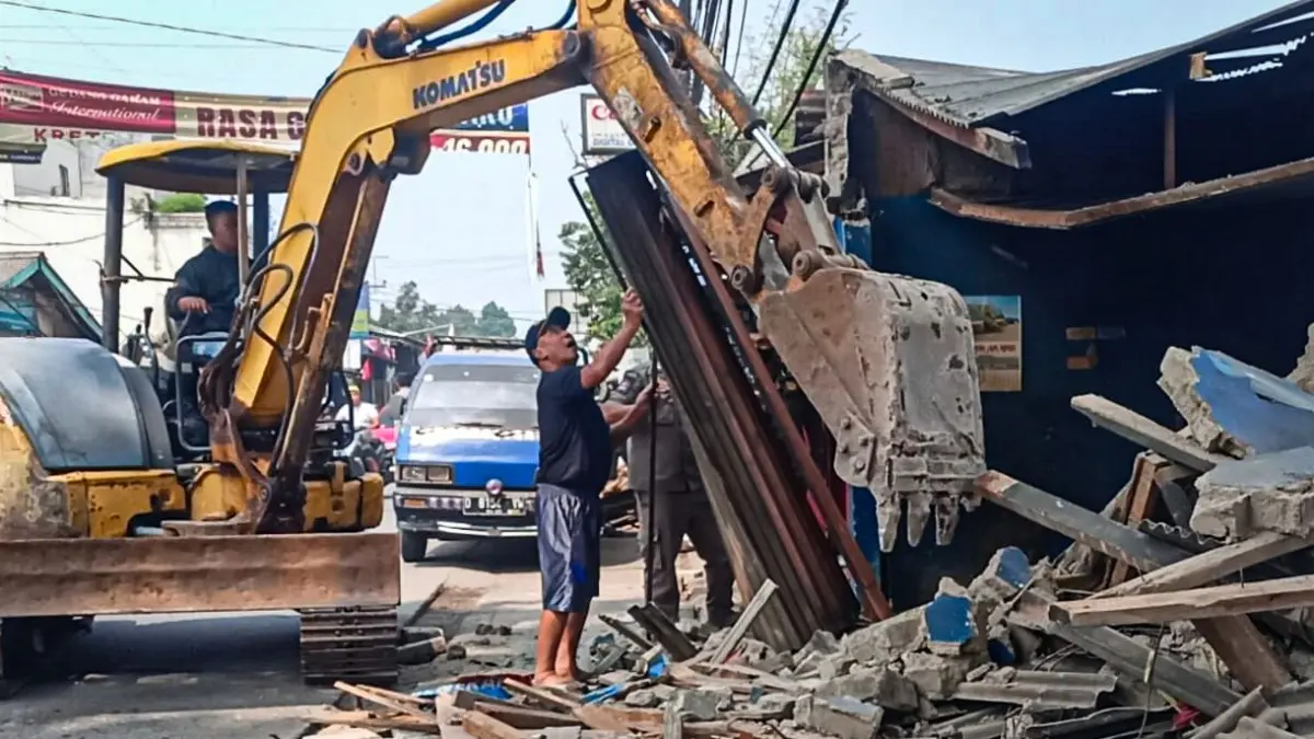 Bangunan Dibongkar Satpol PP, Warga Padalarang Sebut Penertiban Tak Adil