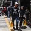 Warga berjalan di kawasan Jalan Braga, Kota Bandung, Selasa (1/9/2026). Dinas Kebudayaan dan Pariwisata Kota