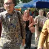 Anggota Komisi II DPRD Kota Cimahi Yefi Abdullah meninjau Pasar Selasa-Jumat Padasuka untuk memastikan aktivit