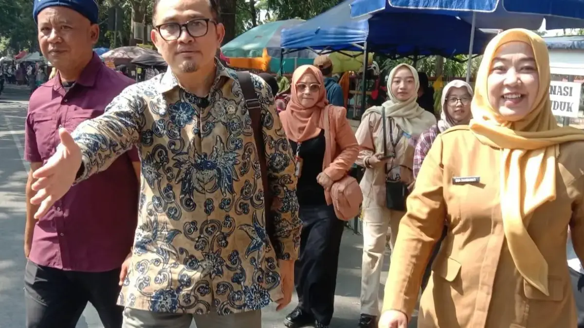 Anggota Komisi II DPRD Kota Cimahi Yefi Abdullah meninjau Pasar Selasa-Jumat Padasuka untuk memastikan aktivit