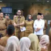 Bupati Bandung Barat, Jeje Ritchie Ismail saat menggelar apel internal di halaman MPP. Dok Prokompim KBB