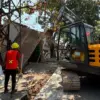 20 Bangunan Liar di Atas Drainase Jalan Bojongsoang Dibongkar, Camat: Sudah Ada Peringatan
