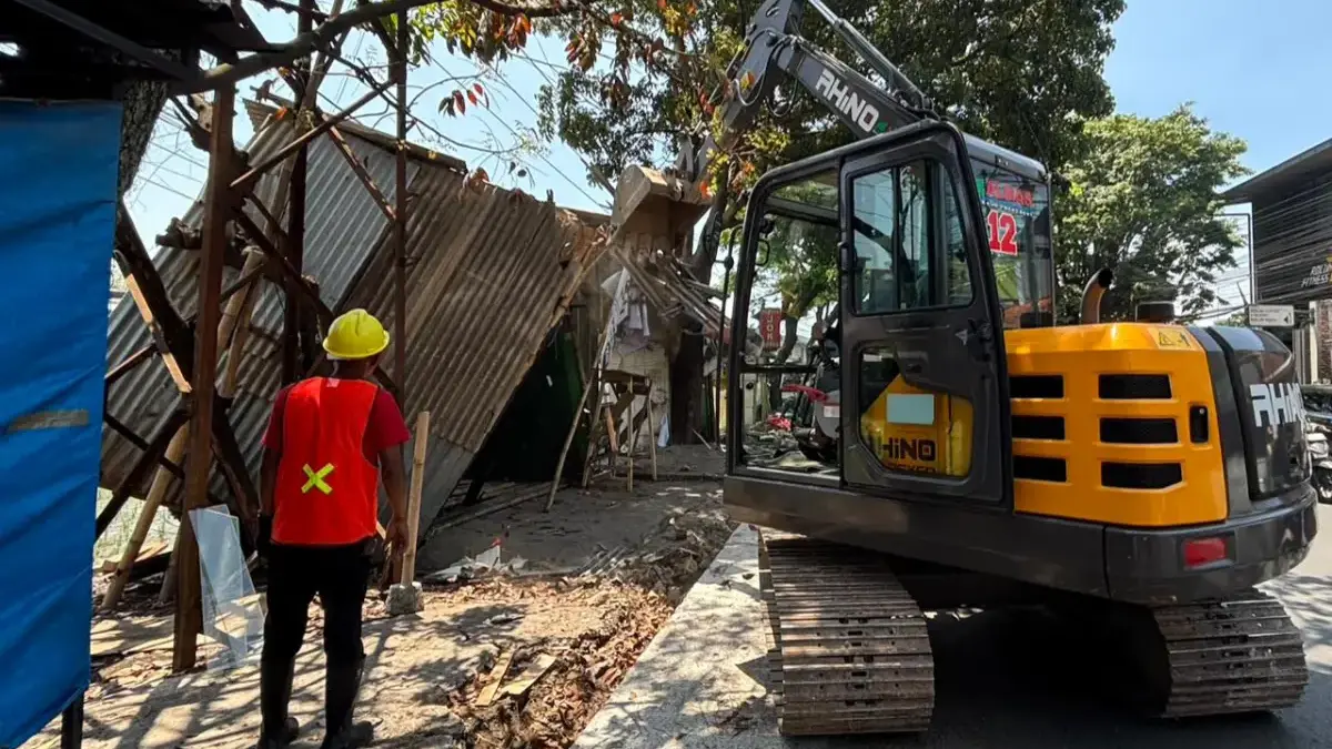 20 Bangunan Liar di Atas Drainase Jalan Bojongsoang Dibongkar, Camat: Sudah Ada Peringatan