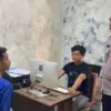 Seorang oknum wartawan berinisial GV (27) diamankan polisi setelah diduga mengancam seorang warga di kawasan P
