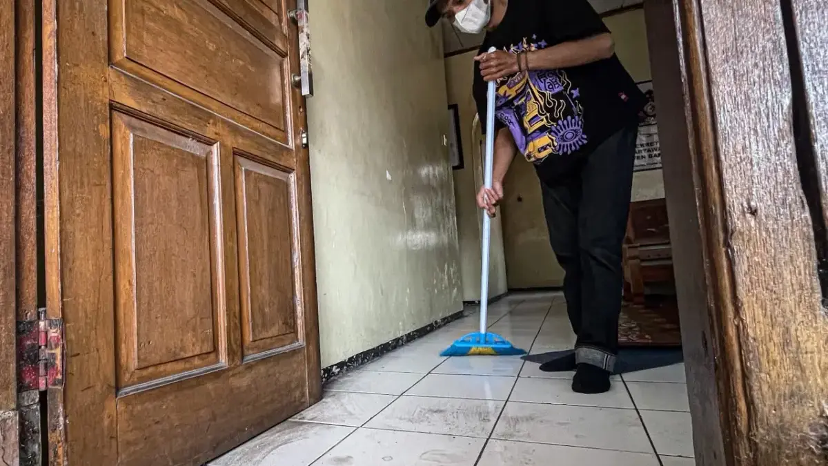 Abu Vulkanik Diduga Sampai Bandung Barat, Warga Diimbau Pakai Masker
