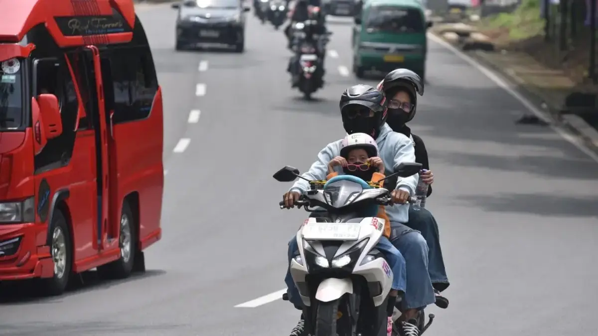 Terpaan Abu Vulkanik Gunung Anak Krakatau Picu Kekhawatiran Warga, Kualitas Udara Bandung Tercatat Sedang