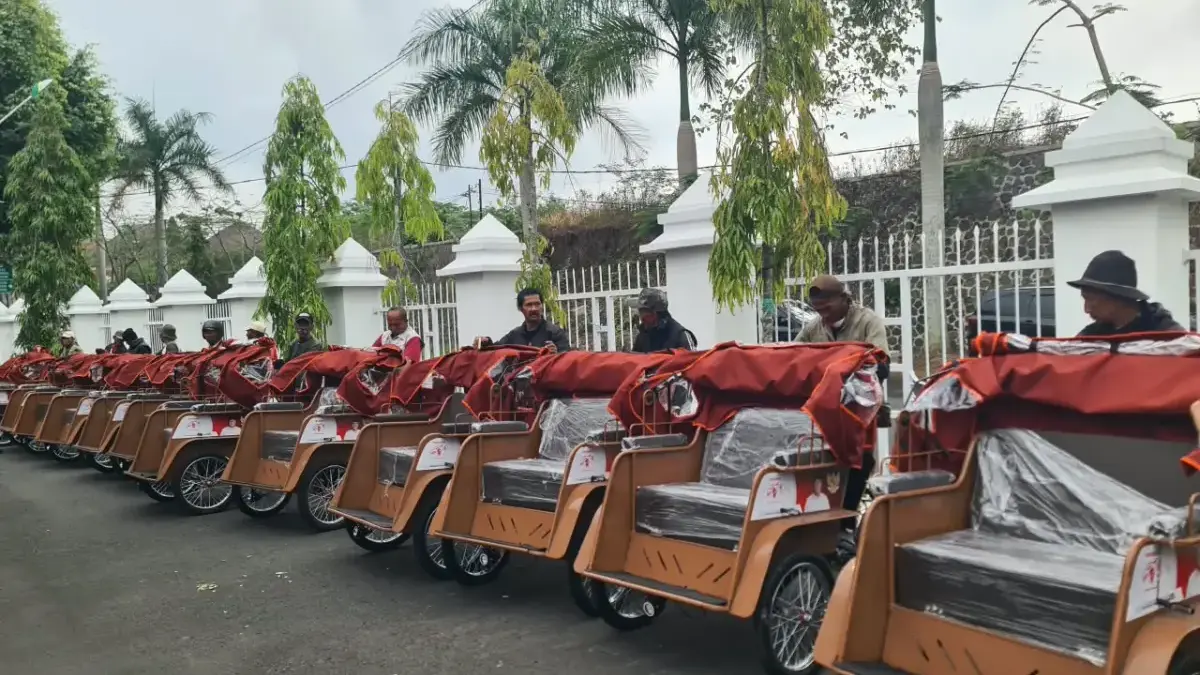 220 Tukang Becak Lansia Tasikmalaya Dapat ‘Kendaraan Baru’ dari Presiden