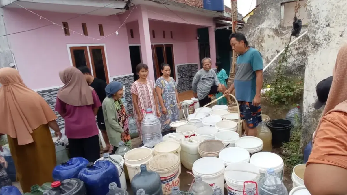 Kebutuhan Air Bersih di Musim Kemarau Kian Tinggi, Tagana Salurkan Puluhan Ribu Liter untuk Warga Kebutuhan Air Bersih di Musim Kemarau Kian Tinggi, Tagana Salurkan Puluhan Ribu Liter untuk Warga