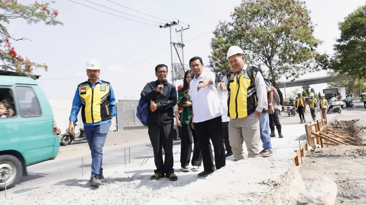 Komisi IV DPRD Jabar Kawal Proyek Jalan Sapan - Majalaya, Target Rampung Oktober 2026 Anggota Komisi IV Tedy Rusmawan meninjau perbaikan jalan