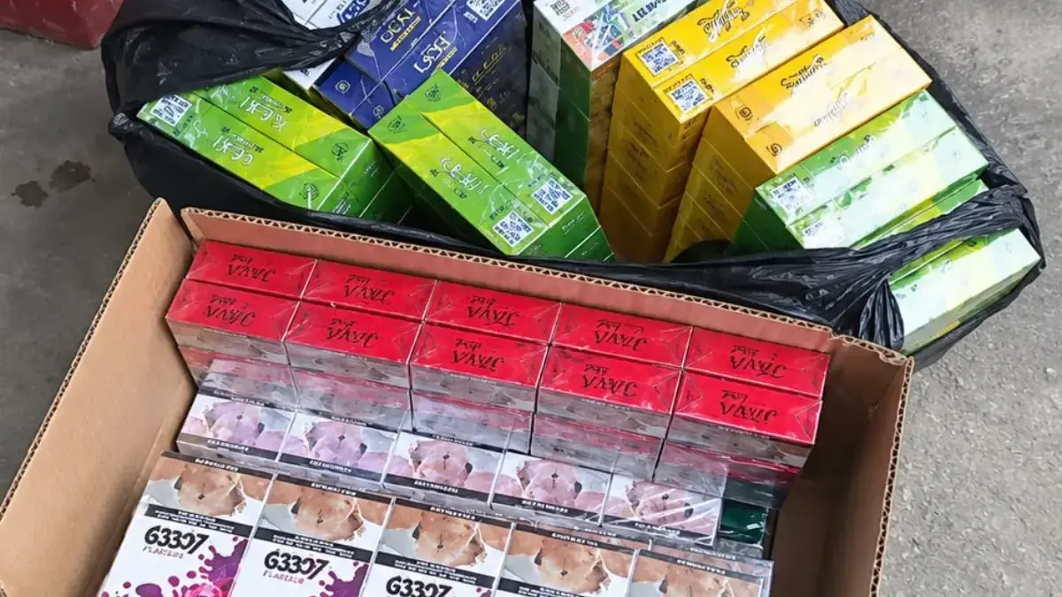 Toko Sembako di Padalarang Jadi Gudang Rokok Ilegal, 42 Ribu Batang Disita Ribuan batang rokok ilegal di Kecamatan Padalarang, Bandung Barat disita petugas Bea Cukai Bandung. Dok Satpol