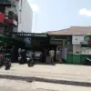 Seorang pengendara sepeda motor dilarikan ke Puskesmas Tanjungsari usai terlibat laka lantas dengan truk tront