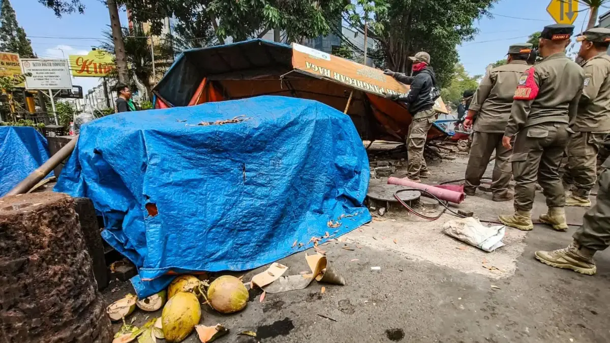 18 Bangli di Cicendo Ditertibkan, Pedagang Minta Pemerintah Beri Solusi 18 Bangli di Cicendo Ditertibkan, Pedagang Minta Pemerintah Beri Solusi