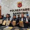 Satres Narkoba Polrestabes Bandung berhasil bongkar Laboratorium Gelap pembuatan cairan Vape mengandung Narkot
