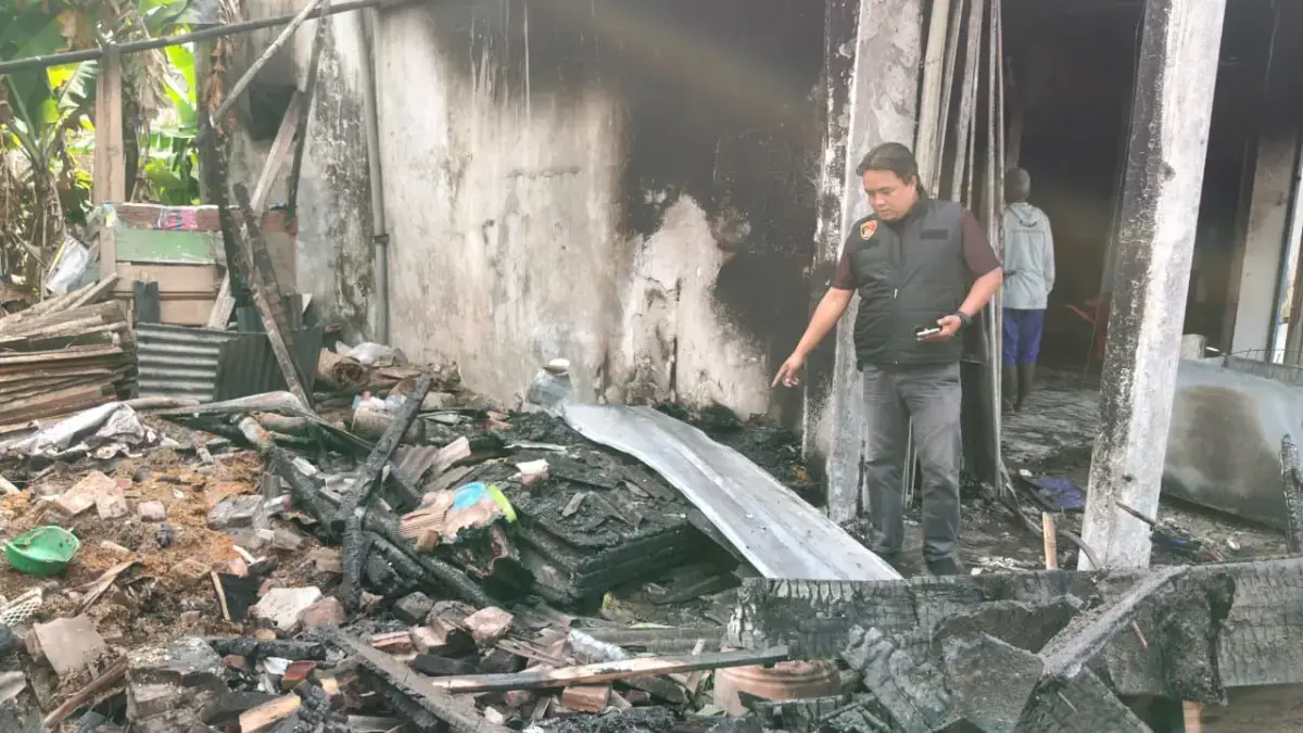 Tampak rumah dengan kondisi ludes terbakar. Foto Dok. Polsek Cipatujah