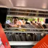 Sejumlah Siswa Sekolah sedang Membaca Buku saat Perpustakaan Keliling Hadir (Mong)