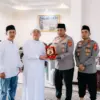 Jum\'at Curhat di Ponpes Darul Ma’arif, Kapolres Cimahi Buka Ruang Aduan Warga Margaasih