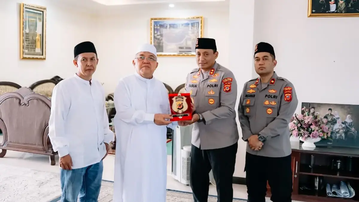 Jum\'at Curhat di Ponpes Darul Ma’arif, Kapolres Cimahi Buka Ruang Aduan Warga Margaasih